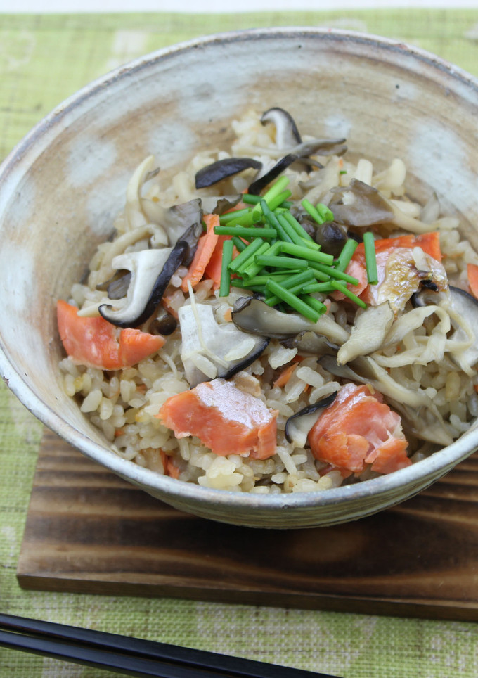 秋鮭ときのこのご飯(権太呂だし使用)-レシピのメイン写真