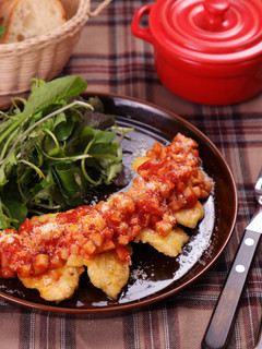 鶏むね肉のピカタ☆根菜トマトソース-レシピのメイン写真