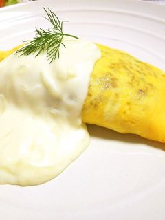 カレーピラフのオムライス~クリームソース-レシピのメイン写真