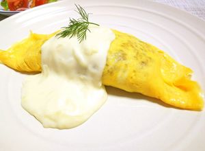 カレーピラフのオムライス～クリームソース-レシピのメイン写真