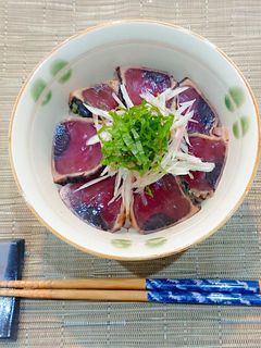 薬味たっぷり!鰹のたたきの漬け丼-レシピのメイン写真