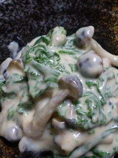 春菊とシメジのクリーミーな白和え -レシピのメイン写真