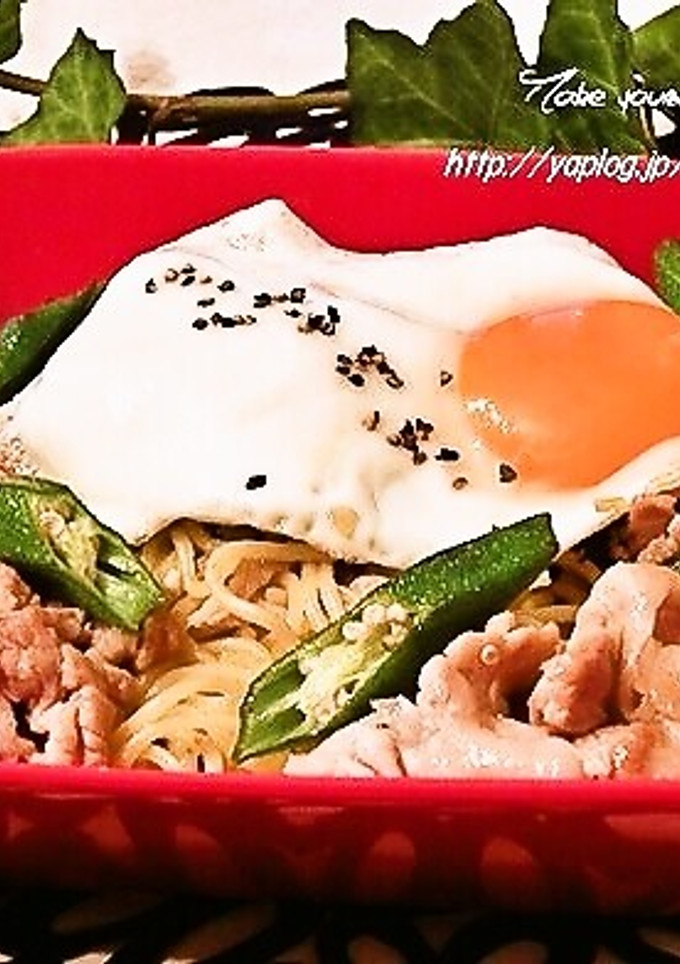 オクラと豚肉の塩焼きそば☆目玉焼きのせ-レシピのメイン写真