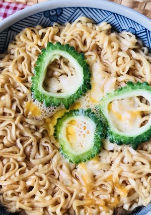 即席拉麺の具★ゴーヤー&とろけるチーズ-レシピのメイン写真