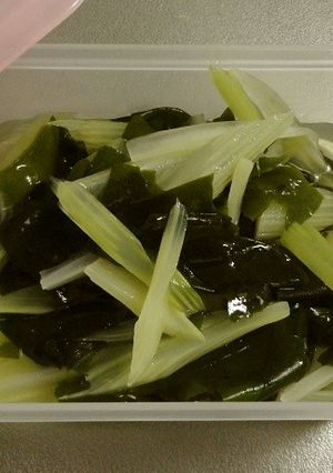 作り置き☆セロリとわかめの酢の物-レシピのメイン写真