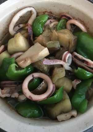 ニンニク、イカ、旬野菜のアヒージョ風-レシピのメイン写真