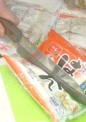 【くっつかない】はんぺんは袋の上から切る-レシピのメイン写真