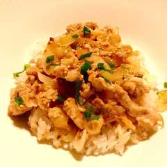 รูปของ レモンでさっぱり！豚玉丼