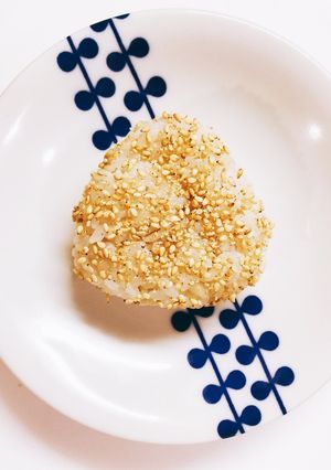 おにぎり　ごままぶし-レシピのメイン写真