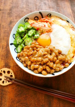 夏バテ解消☆ねばとろ月見五色丼-レシピのメイン写真