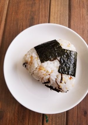 ごま油香る塩昆布と天かす入りおにぎり♡-レシピのメイン写真