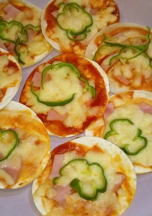 フライパンで作る 余った餃子の皮ピザ-レシピのメイン写真