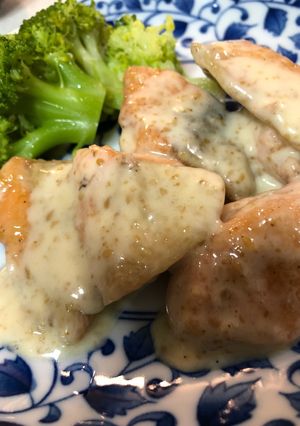 子供も大好き！鮭の胡麻マヨソース和え-レシピのメイン写真