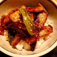 รูปของ 甘辛豚トロにんにく丼