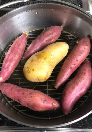 ダッチオーブンでさつまいも蒸し-レシピのメイン写真