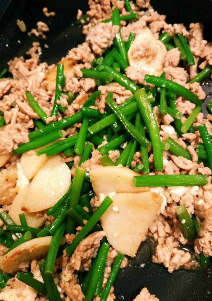 山芋とニンニクの芽と鶏そぼろの炒め物-レシピのメイン写真