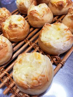 たっぷりチーズパン-レシピのメイン写真