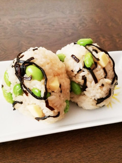 枝豆、塩こぶ、チーズのおにぎり-レシピのメイン写真