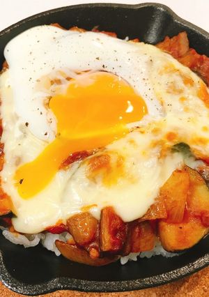 卵チーズとろける♡スキレットで焼きカレー-レシピのメイン写真