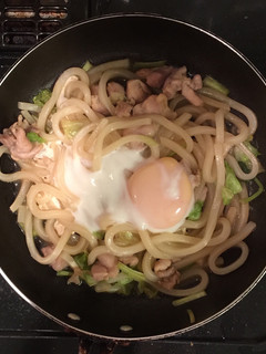 キャベツとカブの葉のチキン焼きうどん-レシピのメイン写真