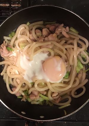 キャベツとカブの葉のチキン焼きうどん-レシピのメイン写真