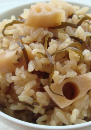 炊飯器一つで☆ホクホク蓮根炊き込みご飯-レシピのメイン写真