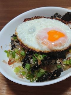 一人ランチに♪和風 目玉焼き丼-レシピのメイン写真