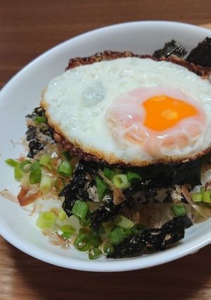 一人ランチに♪和風 目玉焼き丼-レシピのメイン写真