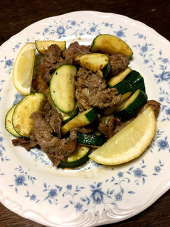 厚切り牛肉とズッキーニの塩麹炒め!-レシピのメイン写真