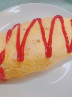 炊飯器で作ったチキンライスで オムライス-レシピのメイン写真