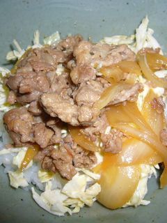 ウマッ!豚のショウガ焼きマヨキャベ丼-レシピのメイン写真