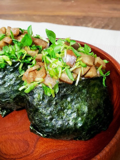 簡単!なすの浅漬けと豆苗のおにぎり!-レシピのメイン写真