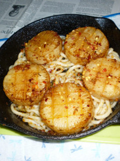 鶏皮オイルで大根ステーキ焼きうどん-レシピのメイン写真