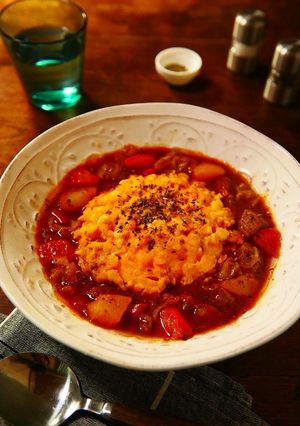 簡単☆半熟ふわふわオムライスinボルシチ-レシピのメイン写真
