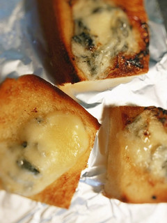ブルーチーズとはちみつ パン-レシピのメイン写真