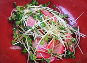 くじらベーコンかいわれのおつまみ-レシピのメイン写真