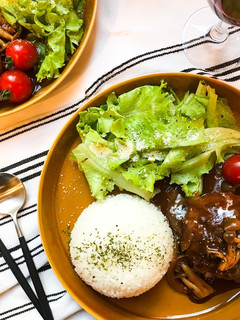 デミ缶で本格!煮込みハンバーグ-レシピのメイン写真
