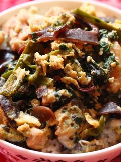 生木耳と空芯菜の卵とじ丼-レシピのメイン写真