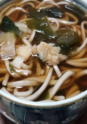 シモフリシメジ、ワカメの温蕎麦（＾＾）-レシピのメイン写真