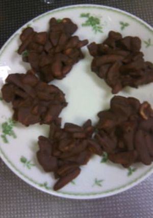 柿ピーとバナナチップのチョコ♪-レシピのメイン写真