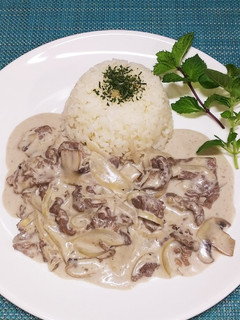 簡単で美味過ぎる~!ビーフストロガノフ♪-レシピのメイン写真