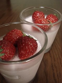 ぷるるん♪いちごのヨーグルトババロア-レシピのメイン写真