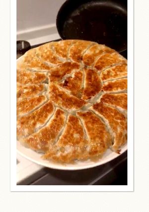 キャベツたっぷりカリッと餃子！-レシピのメイン写真