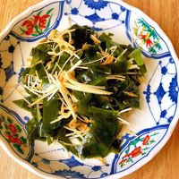 基本からアレンジまで！思わずつくりたくなる「ワカメ エビ サラダ」の