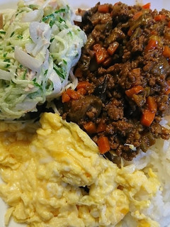 偶然できたウマ挽き肉炒め(上部の茶色)-レシピのメイン写真