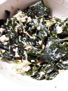 ごま油香る豆苗とワカメのツナサラダ-レシピのメイン写真