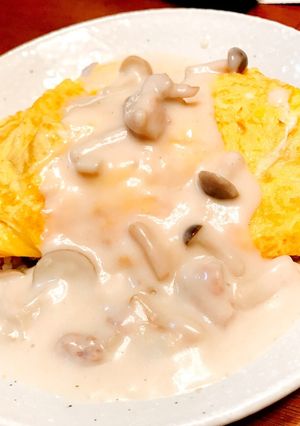 鶏肉ときのこのホワイトソースオムライス-レシピのメイン写真