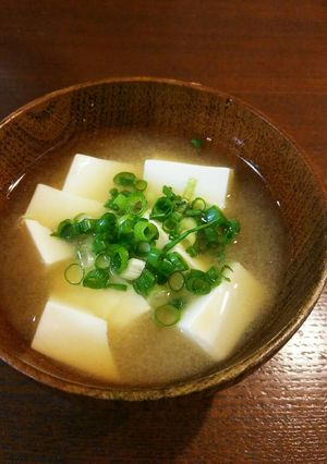 定番！豆腐と小ネギの味噌汁-レシピのメイン写真