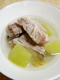 冬瓜と豚スペアリブのスープ(冬瓜排骨湯)-レシピのメイン写真