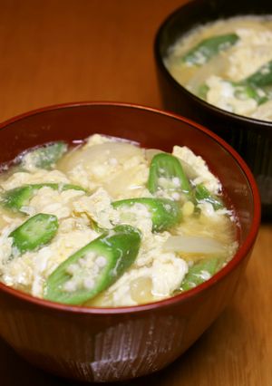 朝夕♪美味♪玉ねぎオクラのかきたま味噌汁-レシピのメイン写真